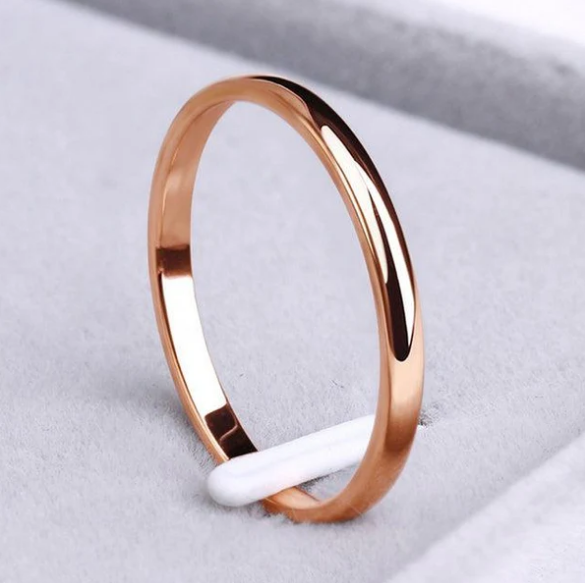 Simple ring made of gold and silver