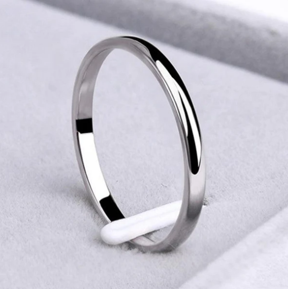 Simple ring made of gold and silver