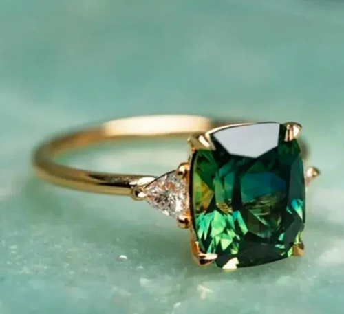 1+1 Offer: Fiora Emmeranthe Bracelet + Green zirconia ring in gold