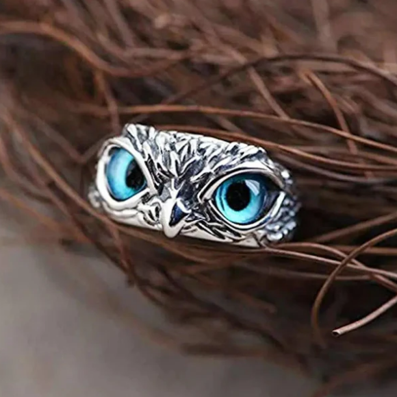 Owl of good luck adjustable ring in silver and opal