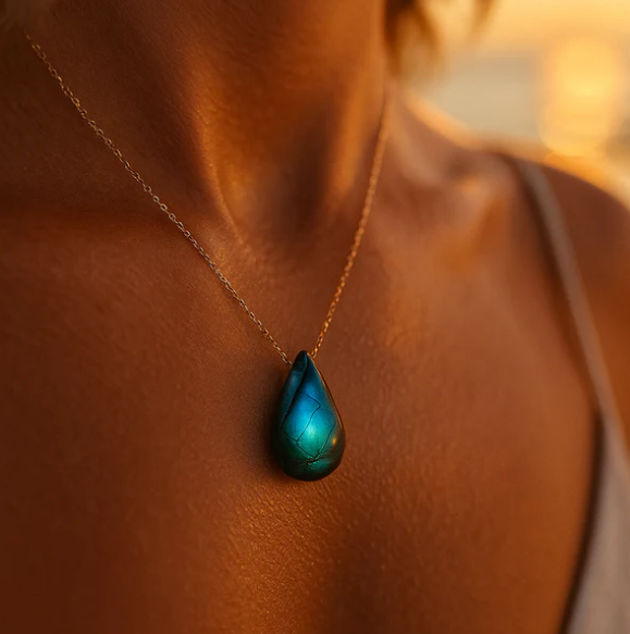 Lagoon | Necklace in labradorite