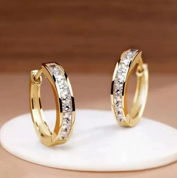 1+1 Offer: Elegant Gold and Crystal Earrings + Elegant bracelet with zirconias in gold