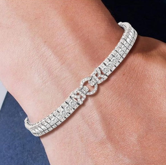 1+1 Offer: Elegant shiny necklace with pearls made of silver + Emerald Cut White Sapphire Bracelet