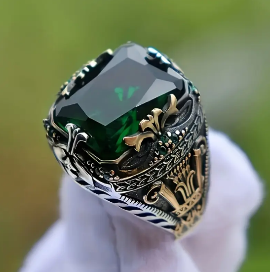 Silver Emerald Vintage Ring