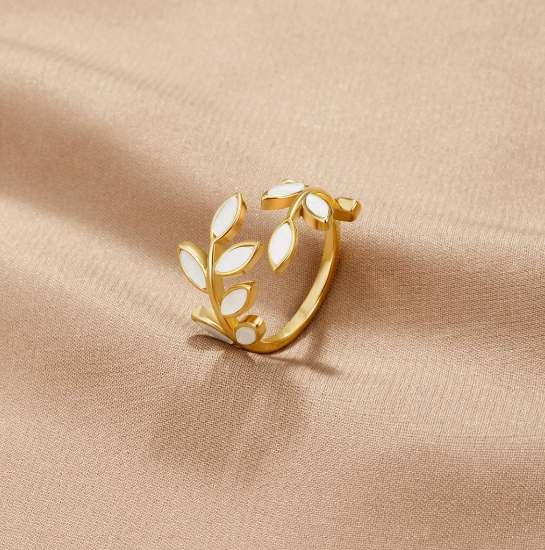 Gold Leaf Motif Ring