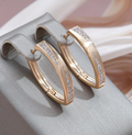 Exquisite Earrings made of Gold and Diamond